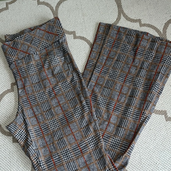 Torrid Pocket Flare Luxe Ponte High-Rise Plaid Pant, size 1R - Picture 4 of 17